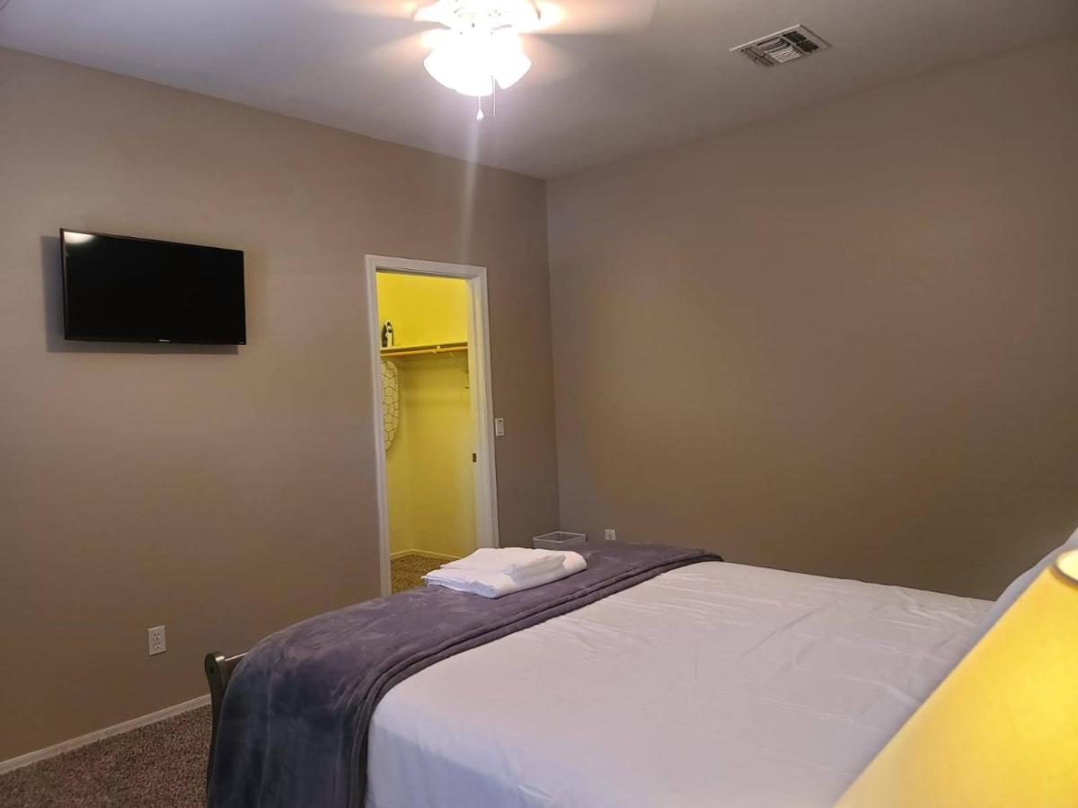 Phoenix II Minutes To Airport And Downtown Exterior photo